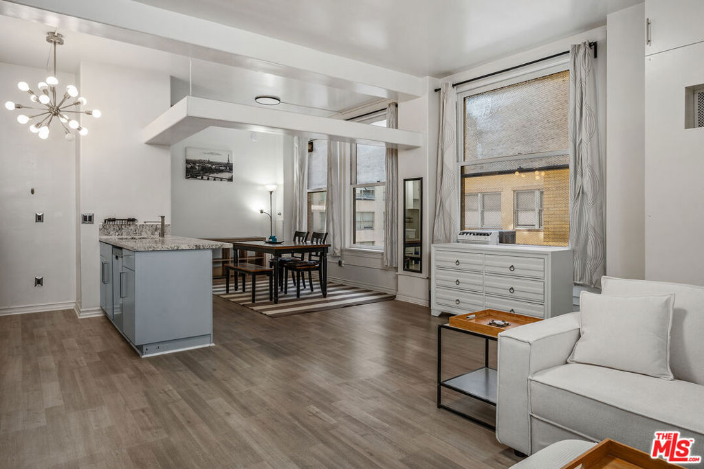 215 W 7th Street 803