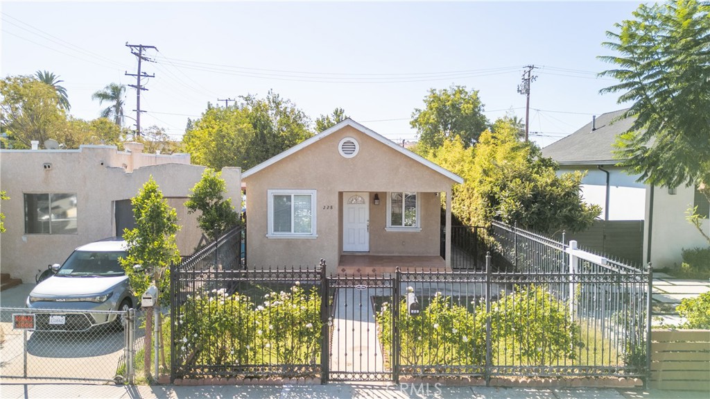 228 N Alexander Avenue