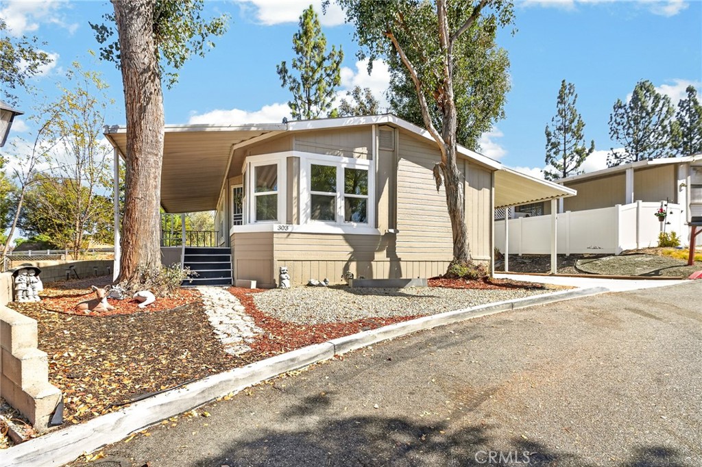 15181 Van Buren 303