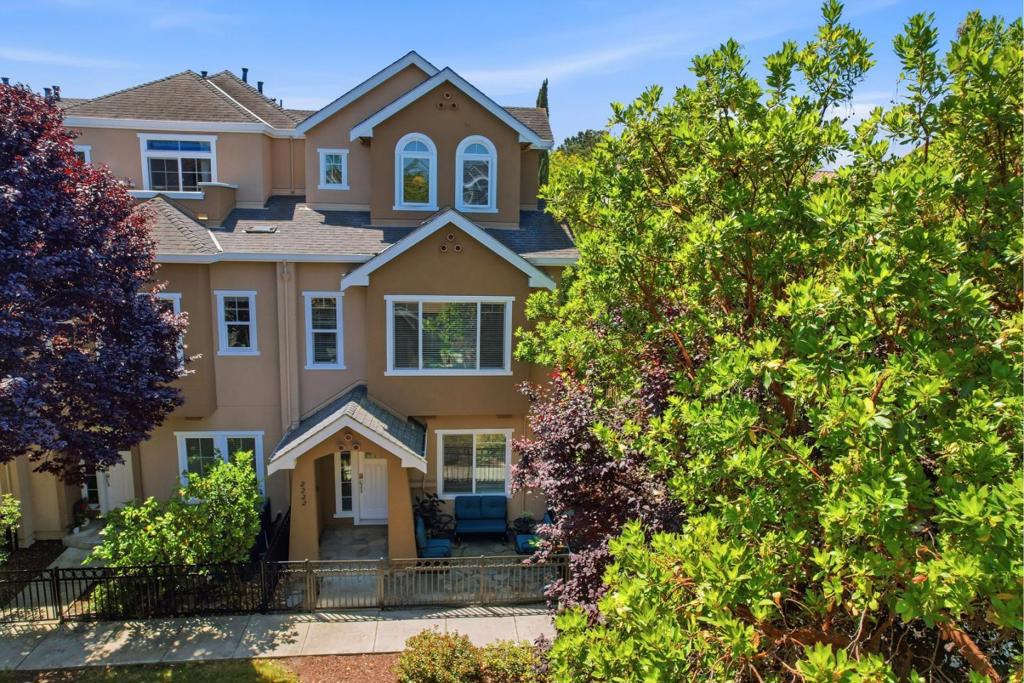 2222 Raspberry Lane