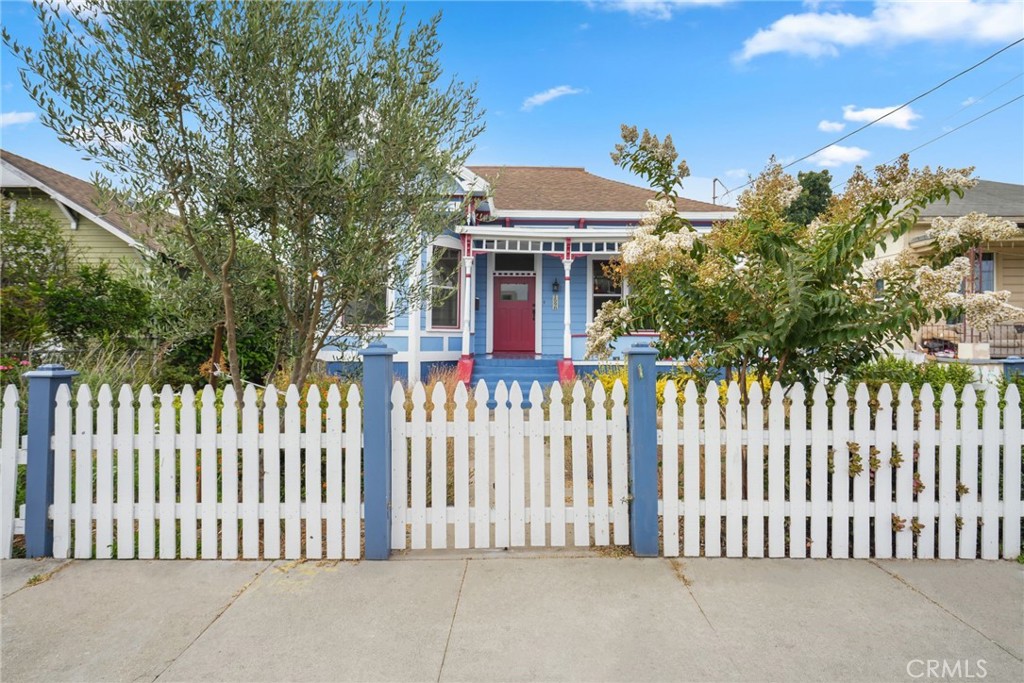1598 W 36th Place
