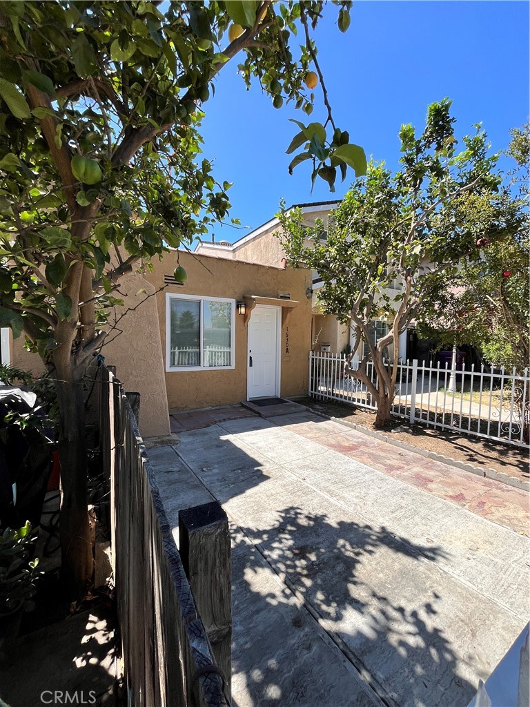 1634 W Parade