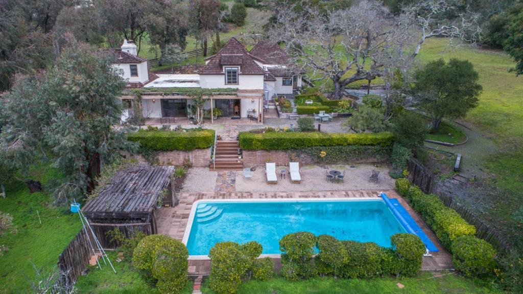 10 Encina Drive