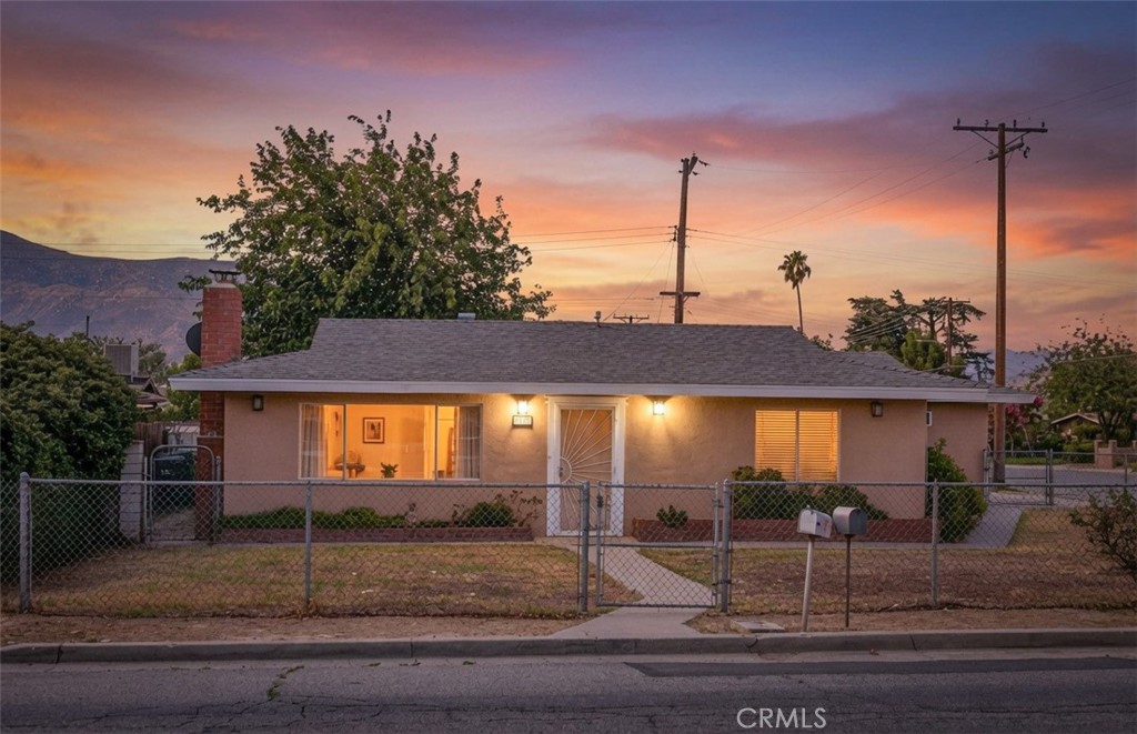 2174 W Lincoln