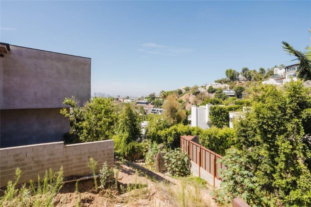 1688 Sunset Plaza Drive