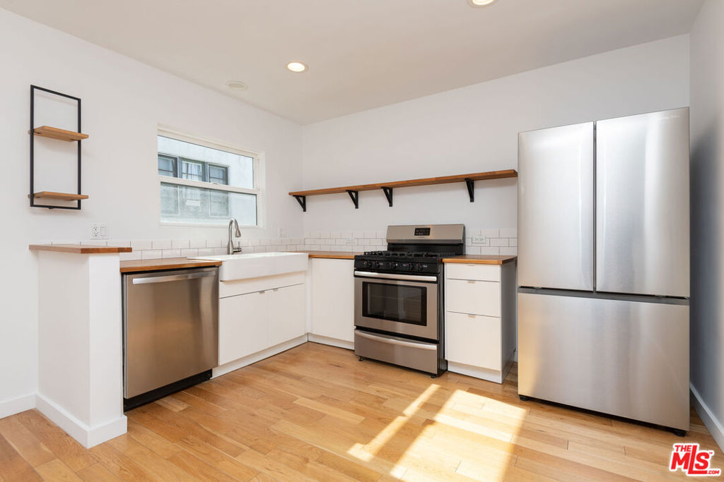 1341 S Burnside Avenue 3