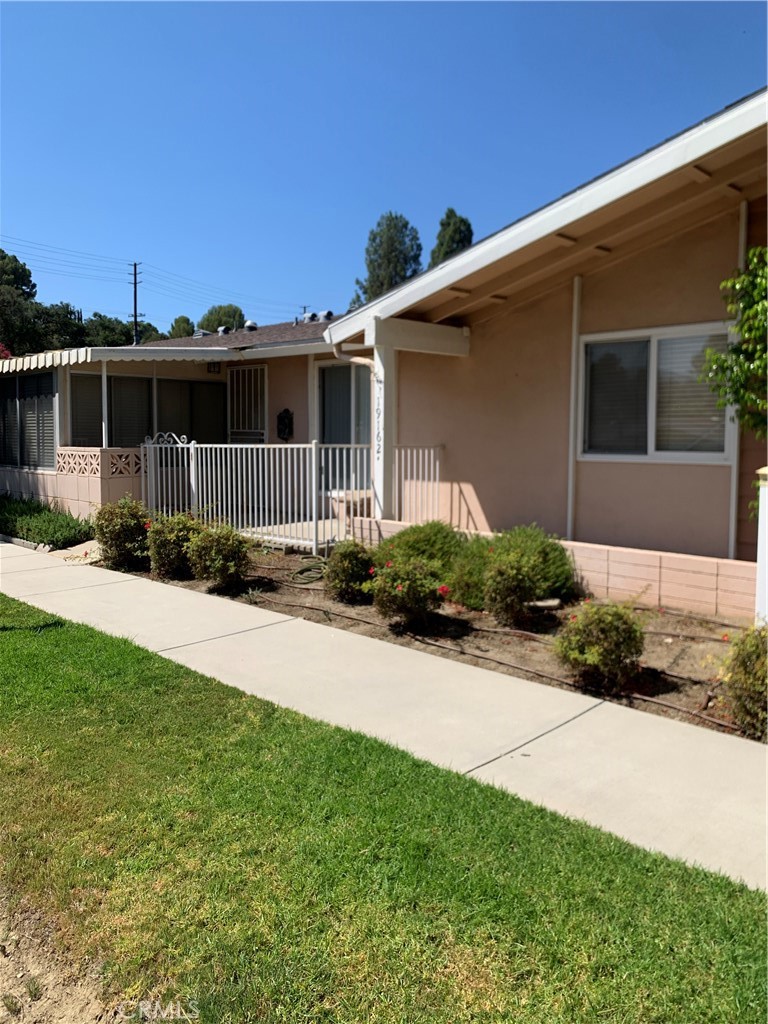 19162 Avenue Of The Oaks B