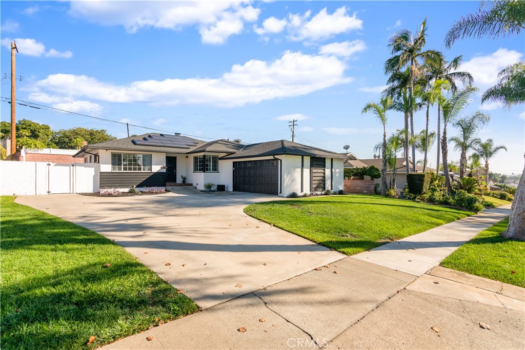 560 N Dexter
