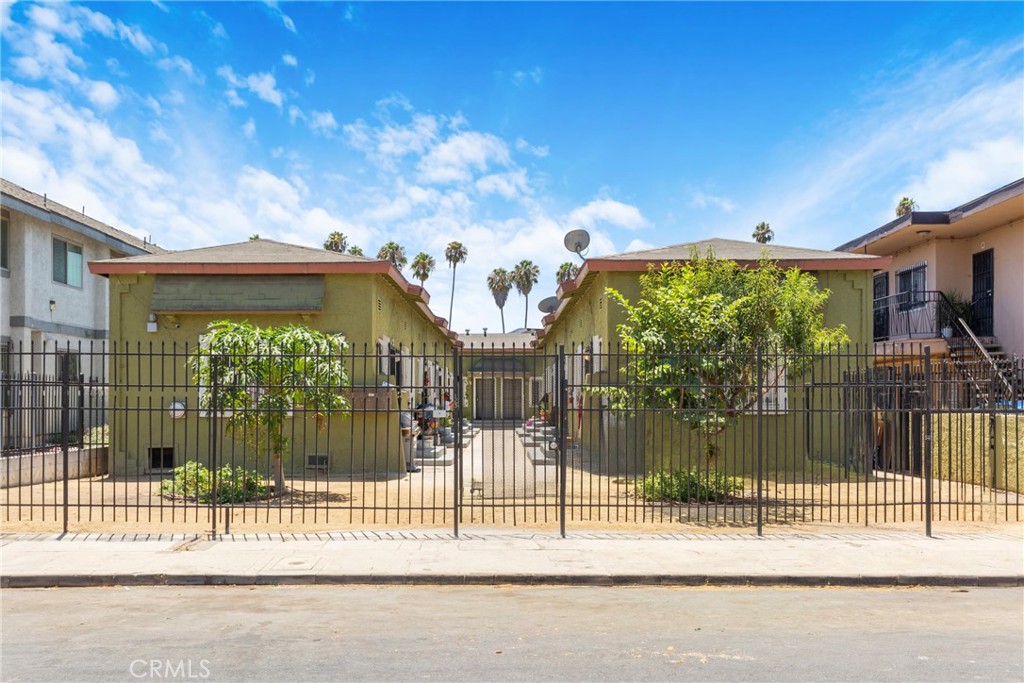 606 W 81st
