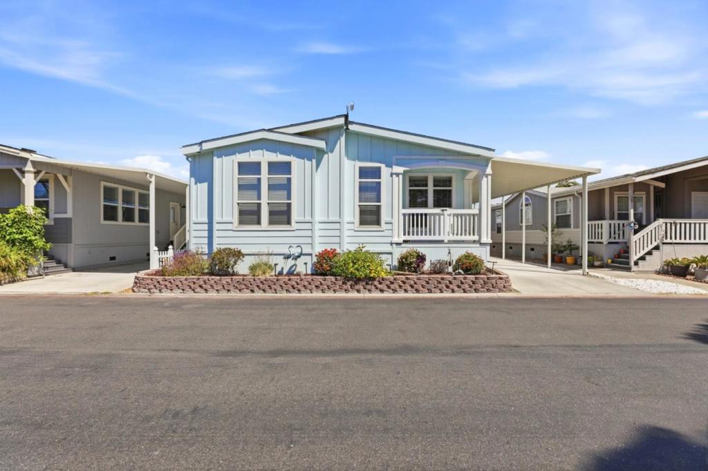 2052 Gold Street 3