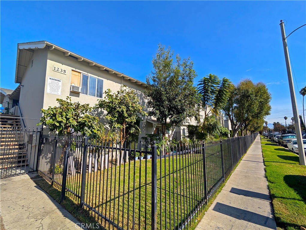1239 Brook Street W