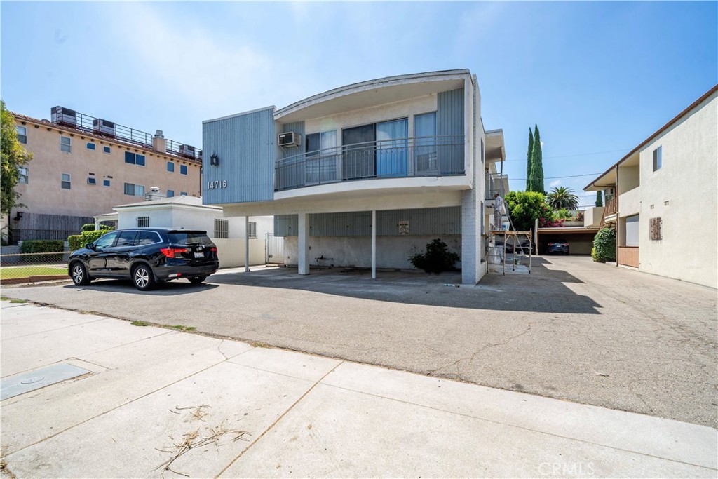 14716 Magnolia Boulevard