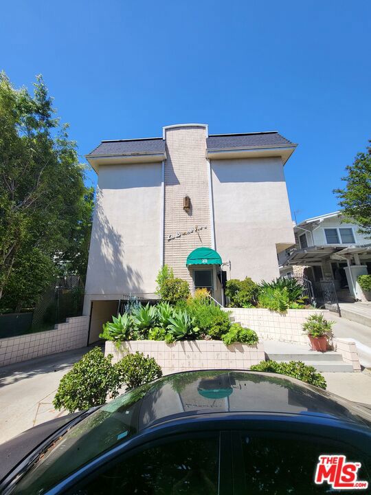 311 S Norton Avenue 102