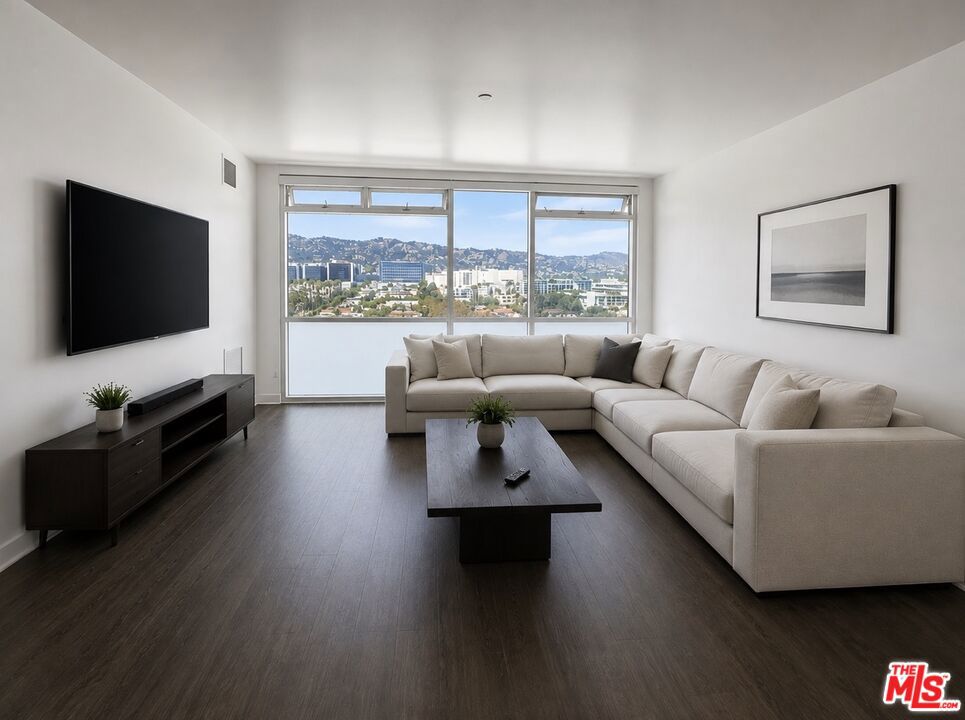 8601 Wilshire Blvd 1004