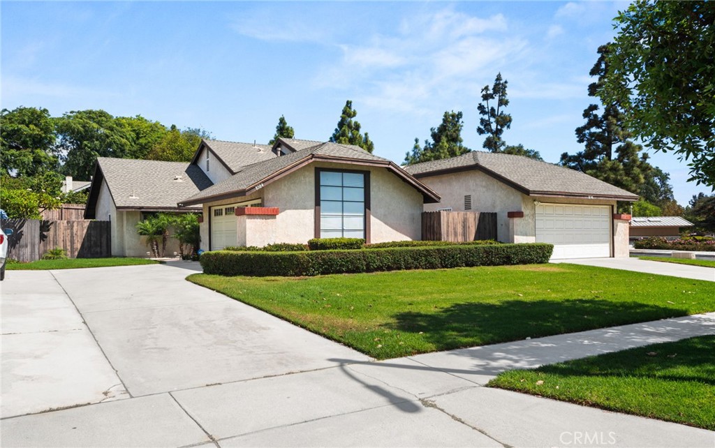 8584 Sandalwood Court