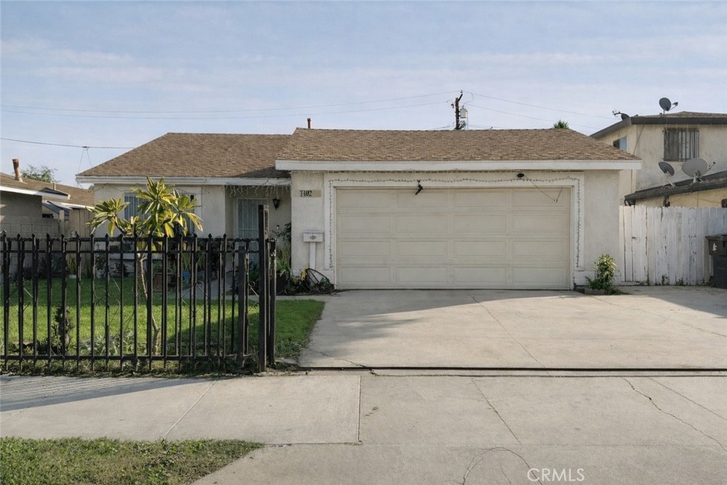 1402 Olive