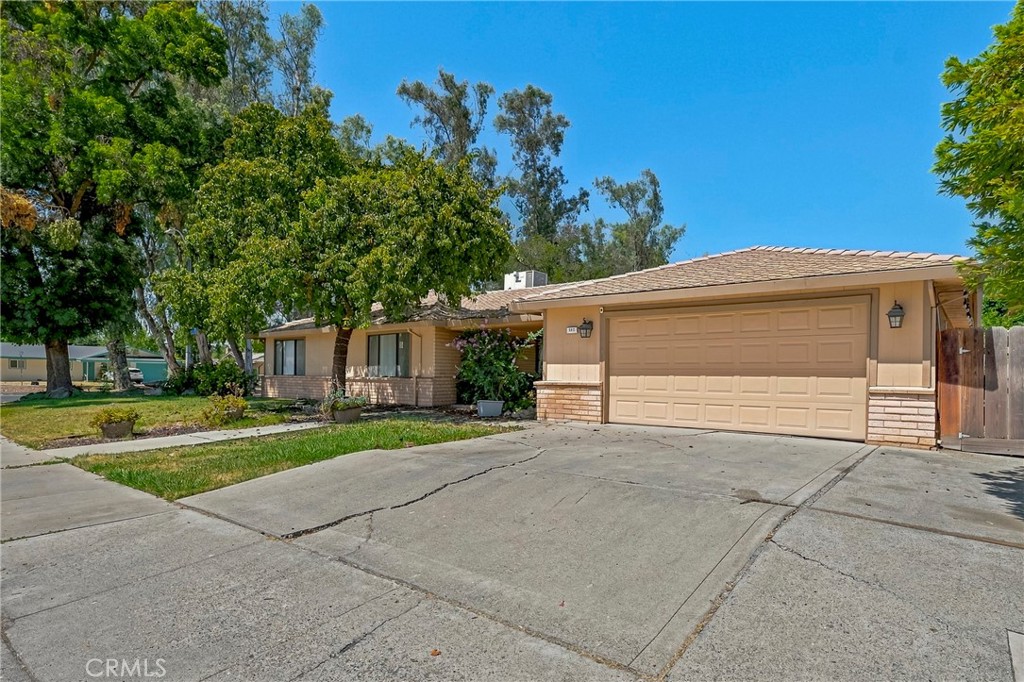 587 W Donna Drive