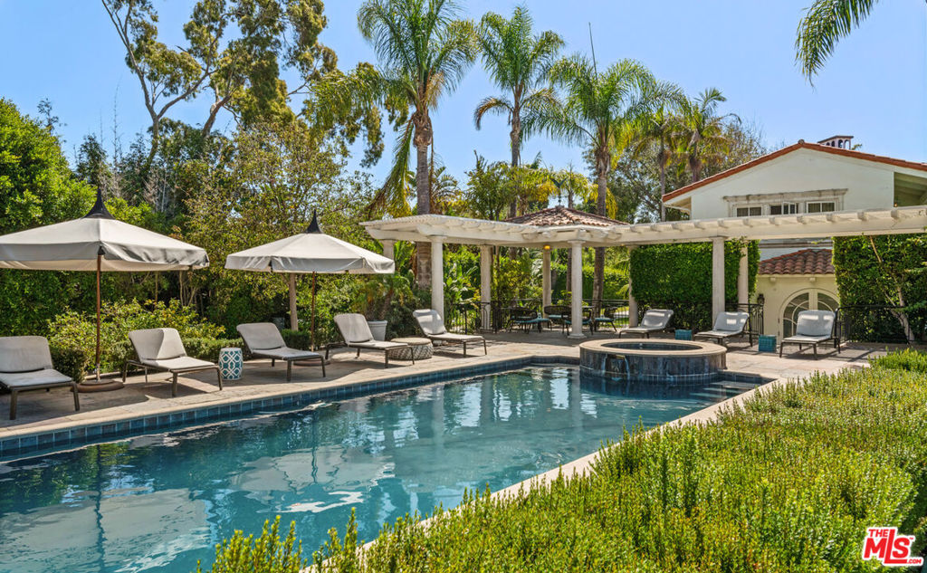 28899 Cliffside Drive