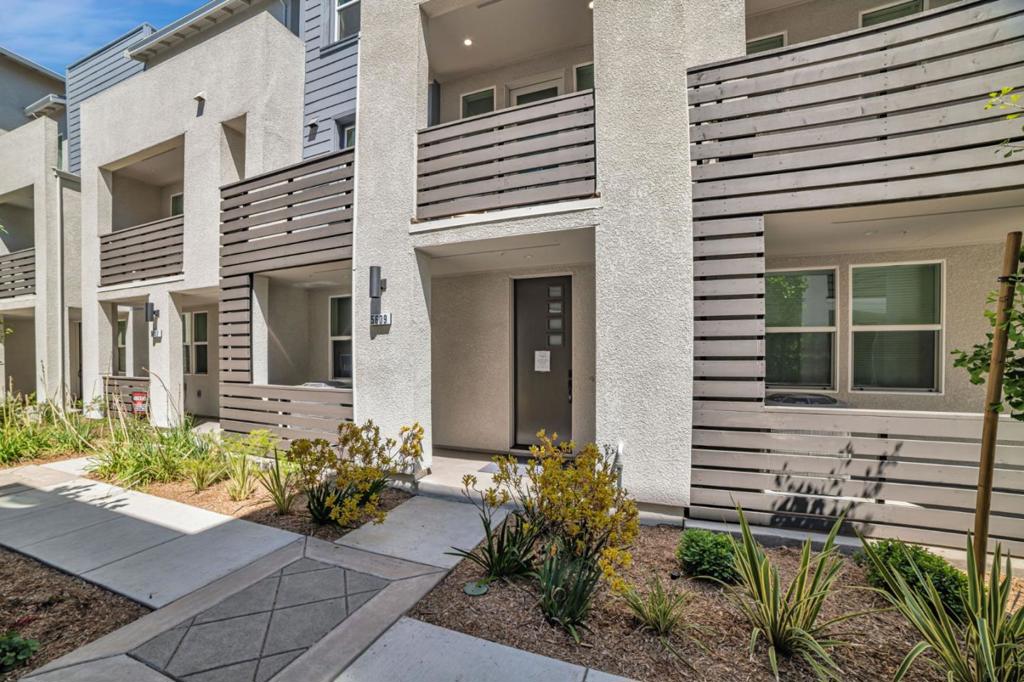 3209 Ivory Terrace