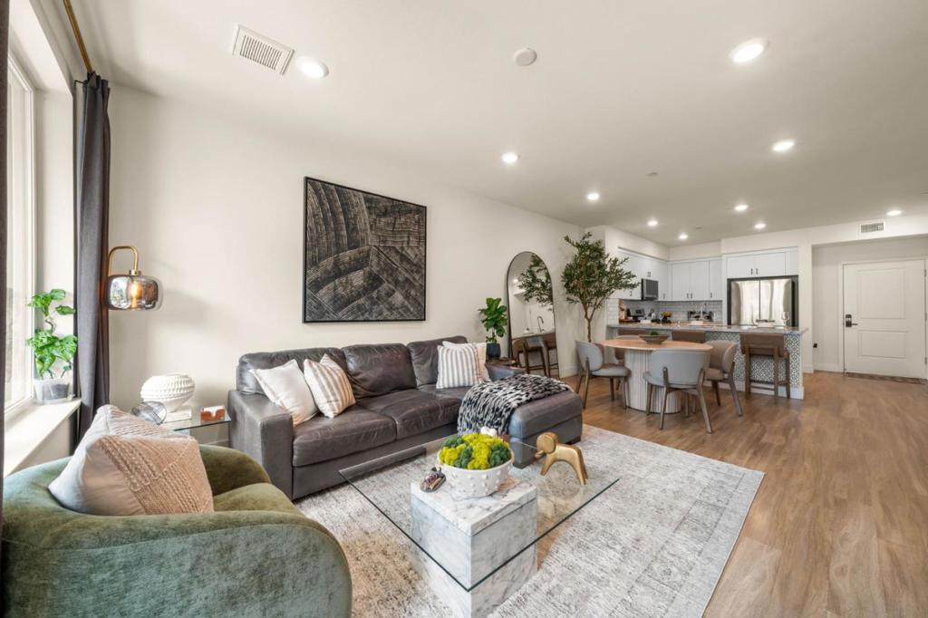 5925 Charlotte Drive 212