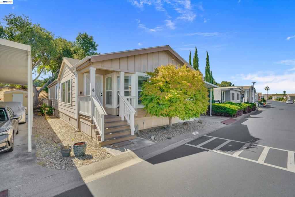 60 Palm Dr