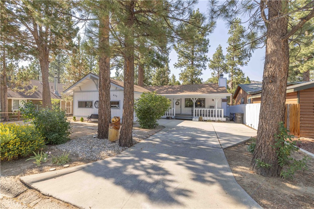433 E Barker