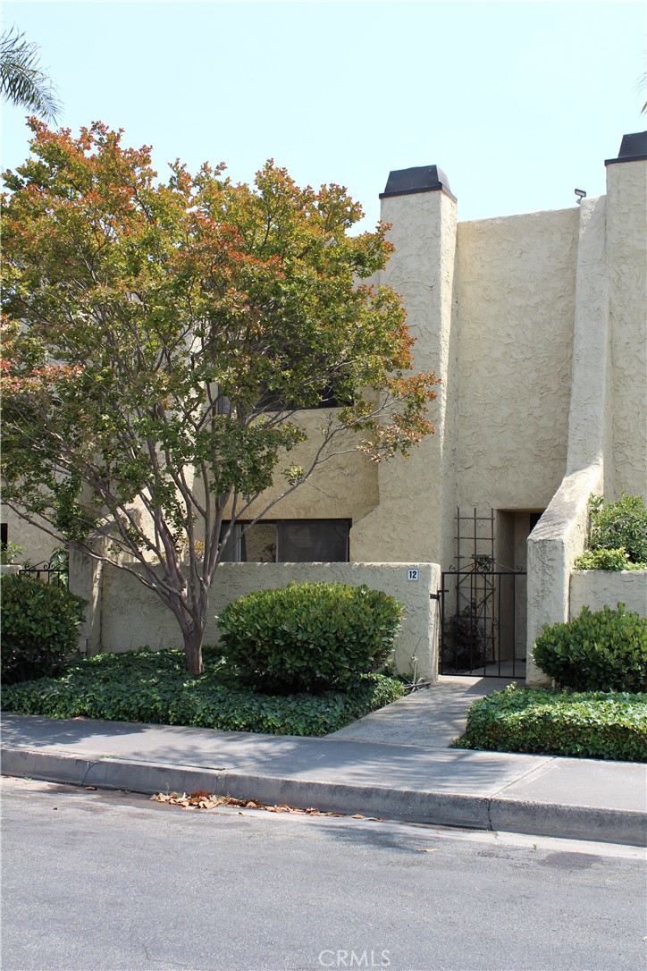 828 E Boone Street 12