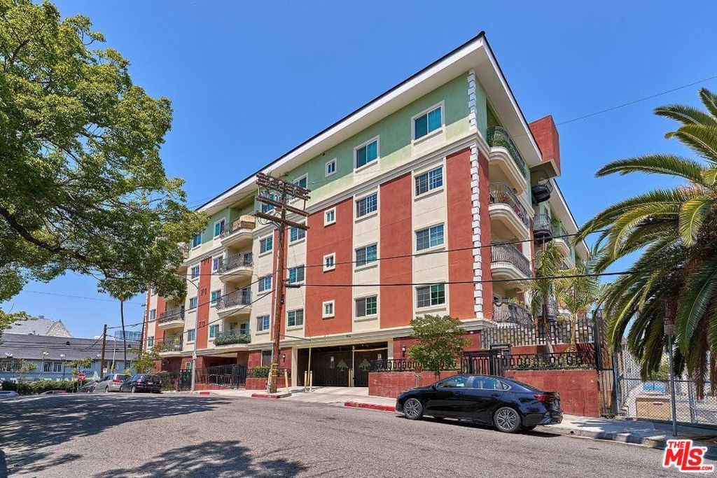 944 S Serrano Avenue 301