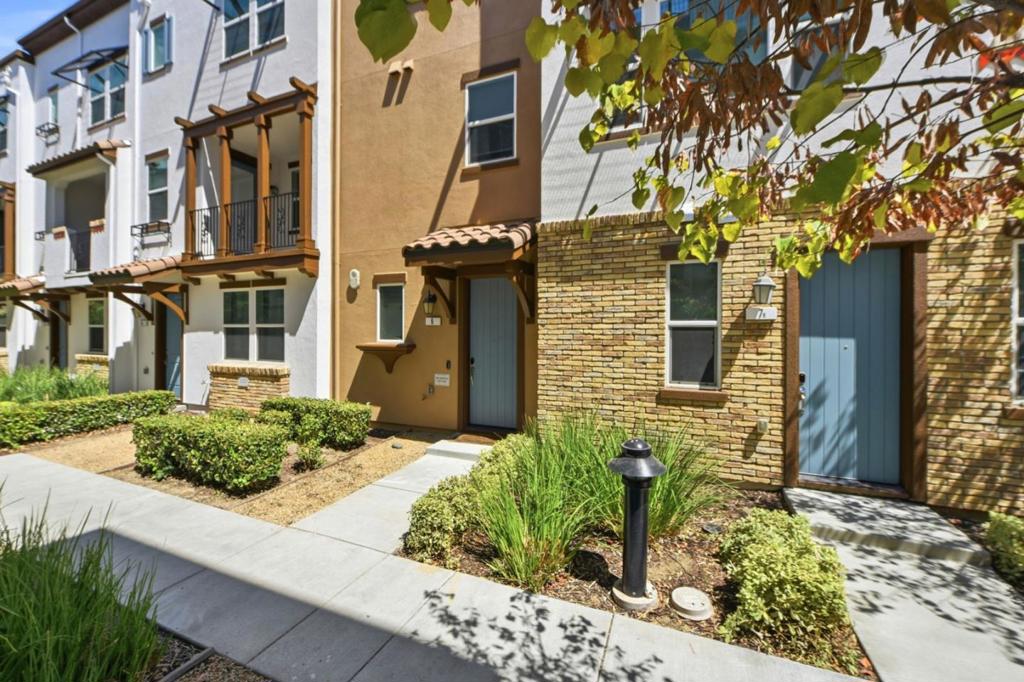 2733 Sorano Court 6