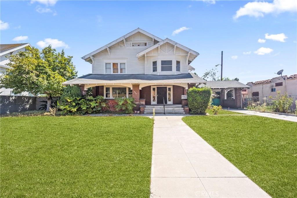 2320 W 25th