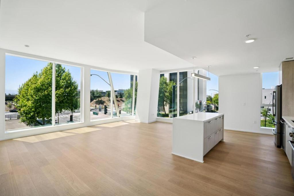 188 W Saint James Street 10302