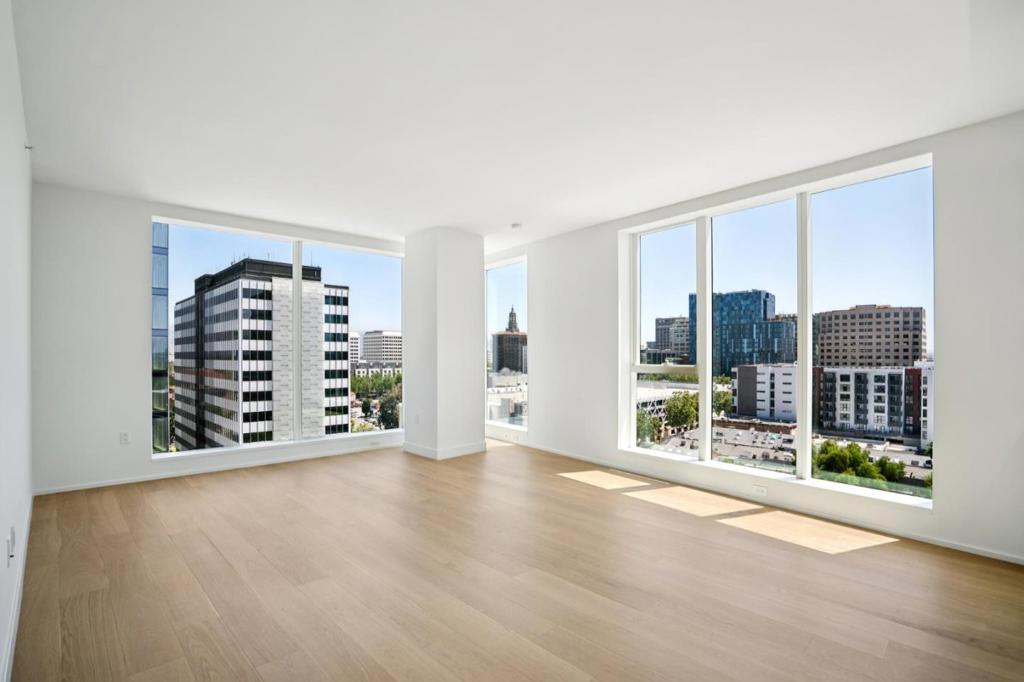 188 W Saint James Street 11119