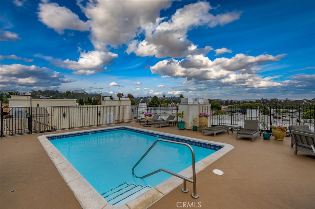 11740 W Sunset Boulevard 14