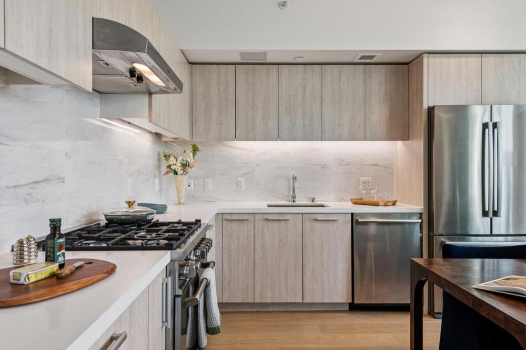 188 W Saint James Street 10409