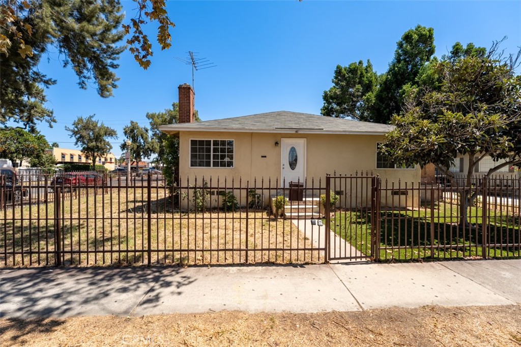 2101 S Sycamore