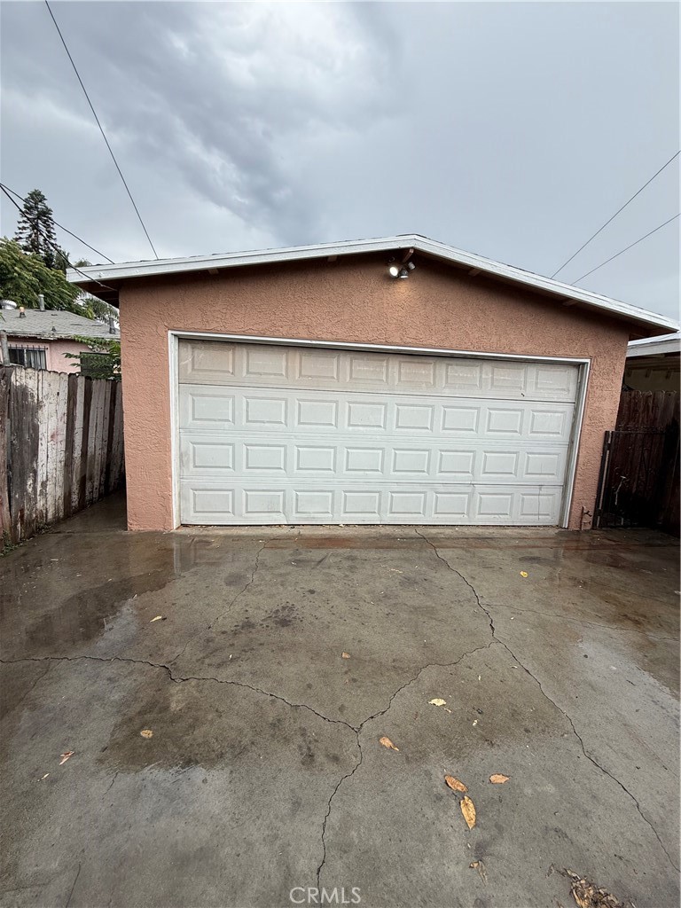 2410 E 115th