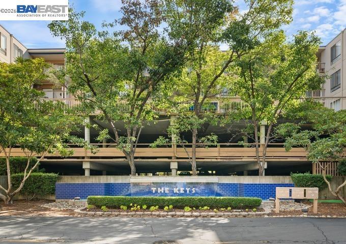 300 N Civic Dr 409