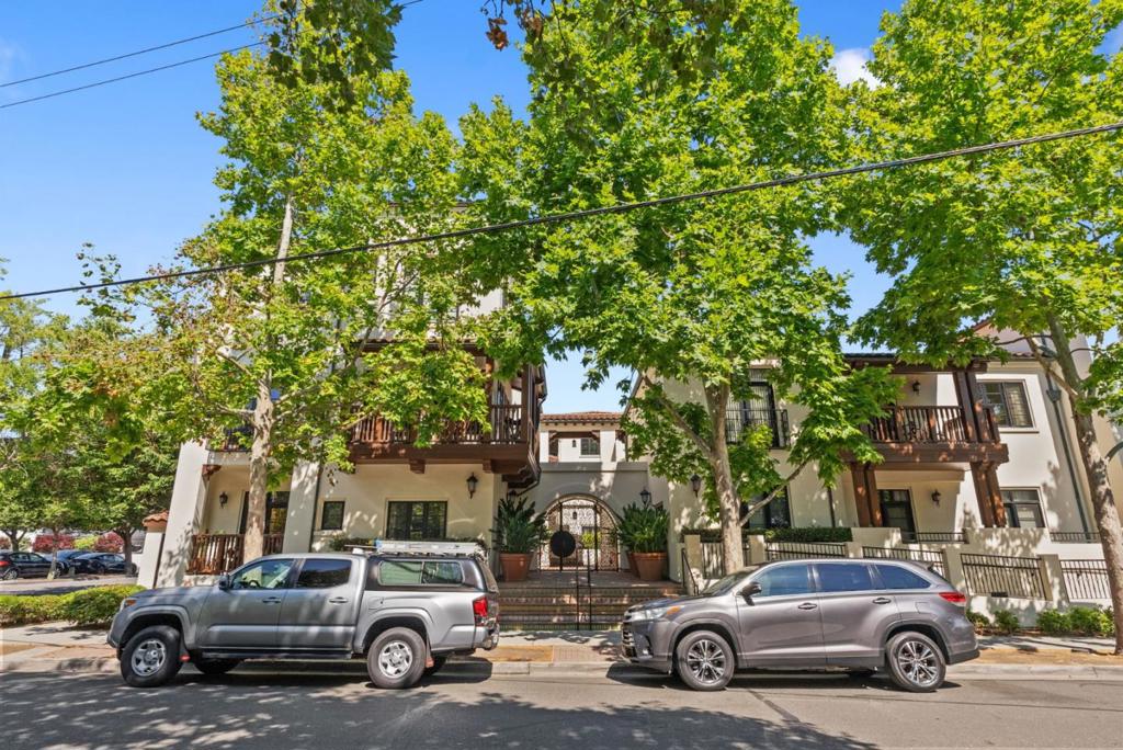 244 View Street