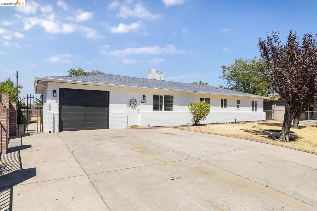 1361 Longshore CT