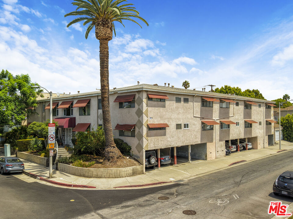 900 N Orange Grove Avenue