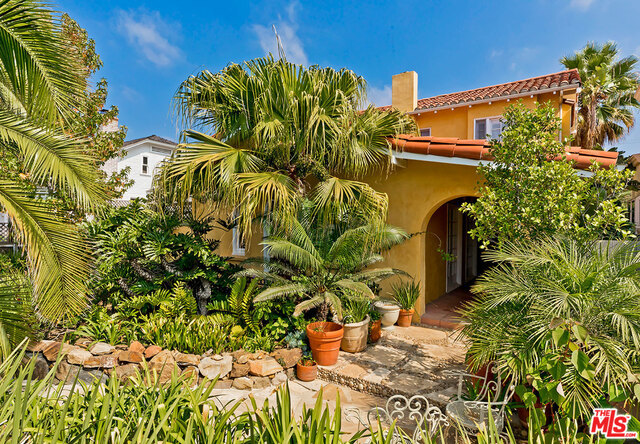 214 S MEDIO Drive