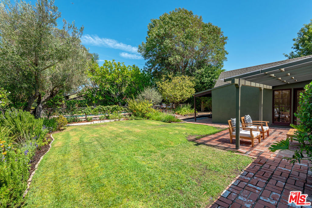 3306 Veteran Avenue