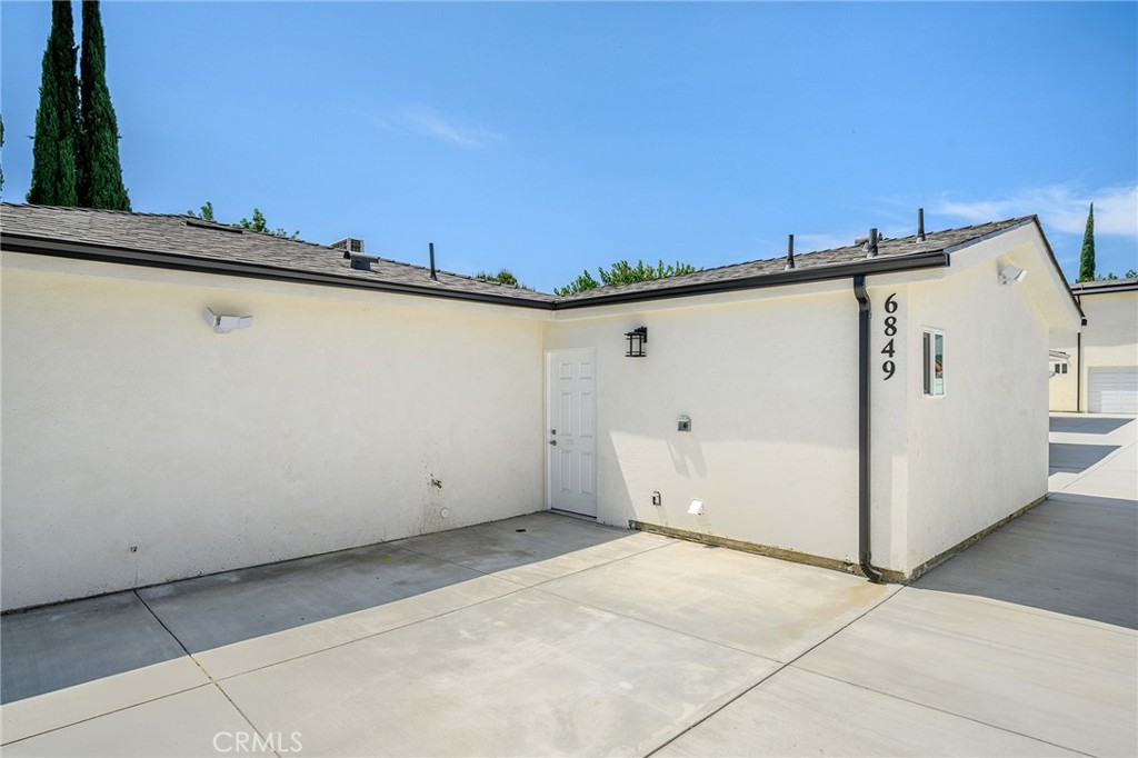 6849 De Celis Place