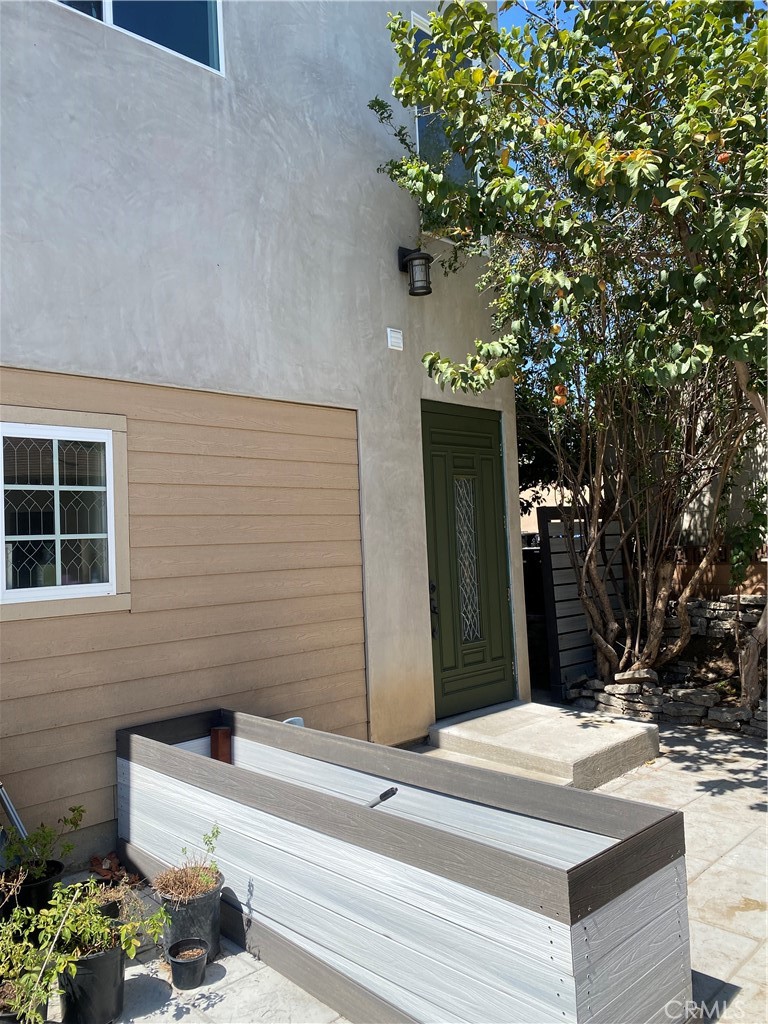 1329 Pico Street