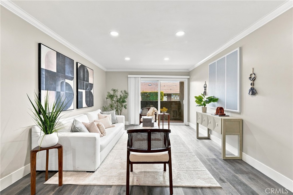 278 N Wilshire 108