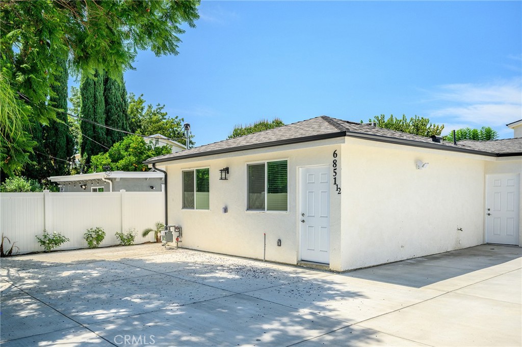 6851 De Celis Place 1/2