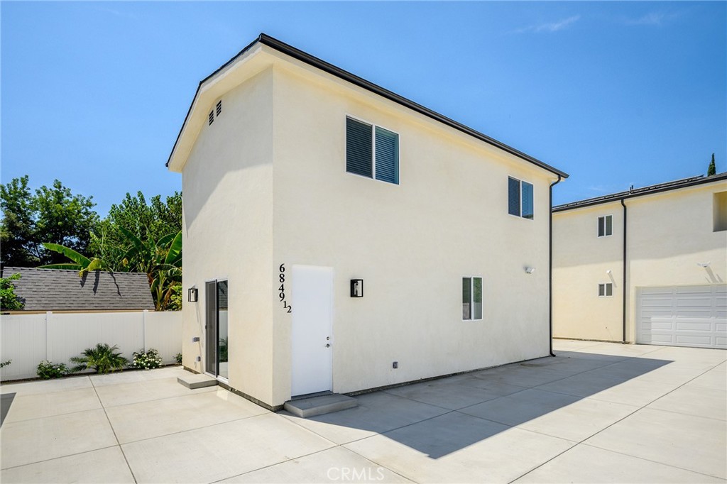 6849 De Celis Place 1/2