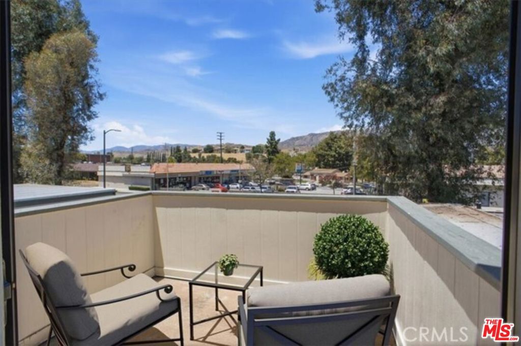 10566 Sunland Boulevard 7