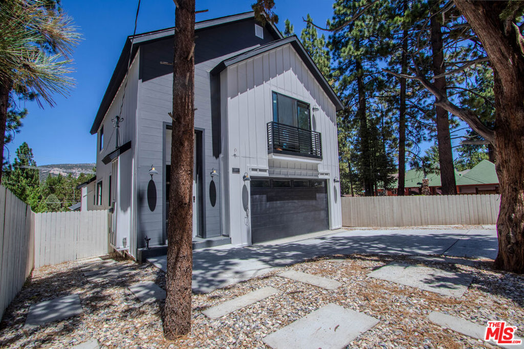 225 E Aeroplane Boulevard