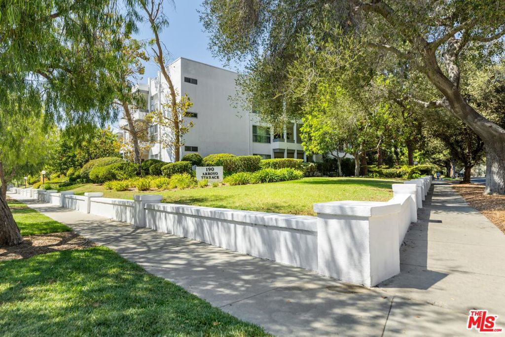 190 Arroyo Terrace 305